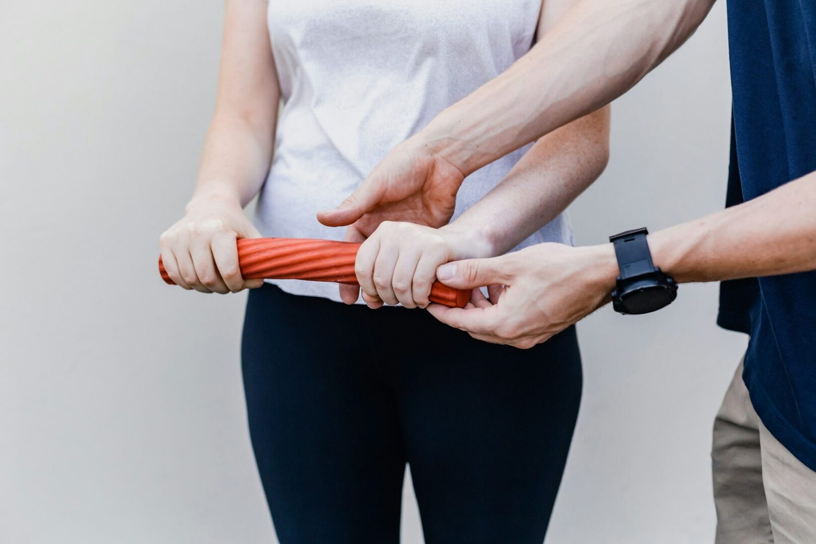 Draaioefening met een flexibele staaf voor de onderarm